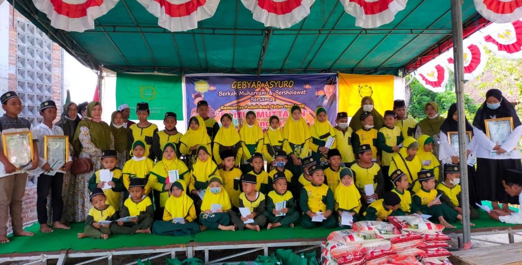 Gebyar Asyuro, KPAY Baitul Muttaqin Dlanggu Santuni Anak Yatim