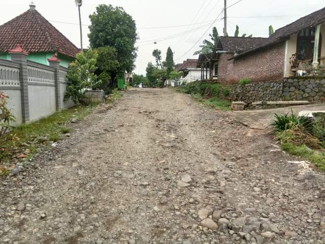 5 Tahun Akses Jalan Desa Mojoduwur Ngetos Rusak Parah, Warga : Kapan di Benahi