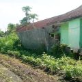 LSM Soroti Pagar Tembok SMPN 2 Lengkong Nganjuk Yang Roboh