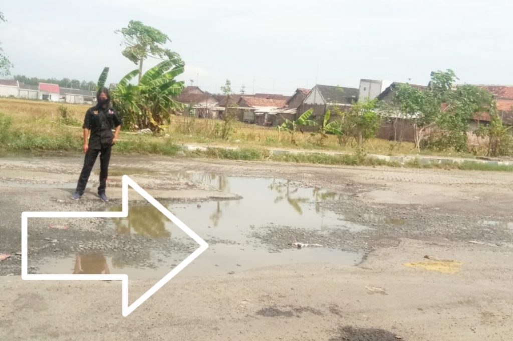 LSM GAKK Menilai Pemda Nganjuk Lamban Menangani Jalan Rusak di Kelurahan Guyangan Bagor