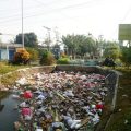 Bau Menyengat Akibat Tumpukan Sampah di Aliran Sungai Pilangbangu Jogomerto Tanjunganom, LSM GAKK Angkat Suara