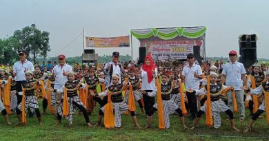 Meriahkan HUT ke-77 PGRI, Bupati Ikfina Disambut Tari Remo Siswa-Siswi SD Negeri Se-Kecamatan Kemlagi Kab.Mojokerto