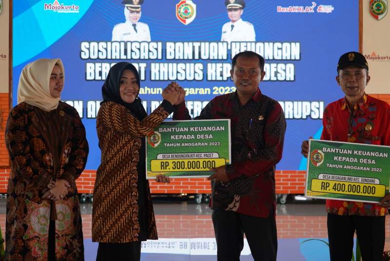 Bantuan Keuangan Rp.63,5 Miliar Diserahkan Kepada Ratusan Desa Yang Ada di Kabupaten Mojokerto
