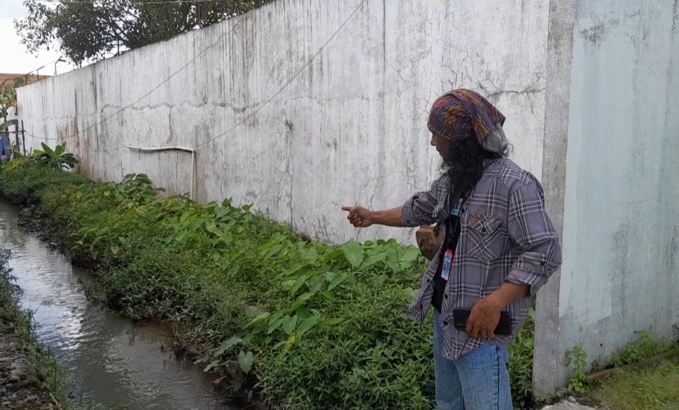 Pabrik Gilingan Plastik di Desa Wringinrejo Sooko Resahkan Warga, Buang Limbah Cair Berbau Busuk