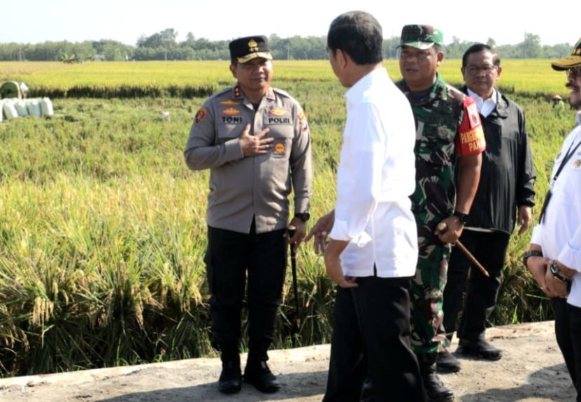 Kunker Presiden RI di Ngawi Bagikan Bansos, Kapolda Jatim Ucapkan Terima Kasih Kepada Jajaran