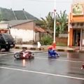 Viral !!, Pemotor Jatuh di Jalan A.Yani Nganjuk Saat Melintasi Speed Bump