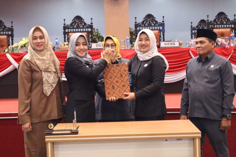 DPRD Kabupaten Mojokerto Gelar Paripurna: Raperda Pertanggungjawaban Pelaksanaan APBD Tahun 2022 Dipaparkan Bupati