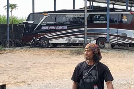 Bis Ziarah Makan Korban Diduga Ceroboh, Gus Dori Panitia Asal Dusun Tirim Tampungrejo Puri Kab.Mojokerto Sewa PO Gading Putra Sejahtera