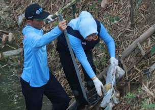 Momen Hari Lingkungan Hidup Sedunia, Bupati Mojokerto Gelar Bersih Sampah Plastik Di Sungai Gangsir