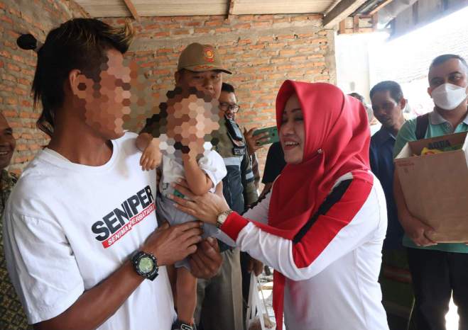 Bupati Mojokerto Serahkan Bantuan Untuk Bayi Stunting Di Dawarblandong