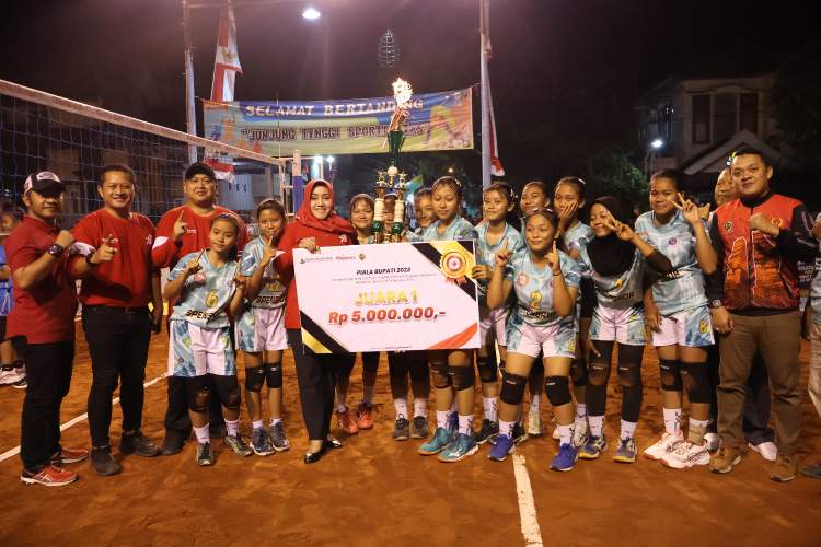 Bola Voli Piala Bupati Mojokerto Cup 2023: SMPN 1 Dawarblandong Mojokerto Sebet Juara 1