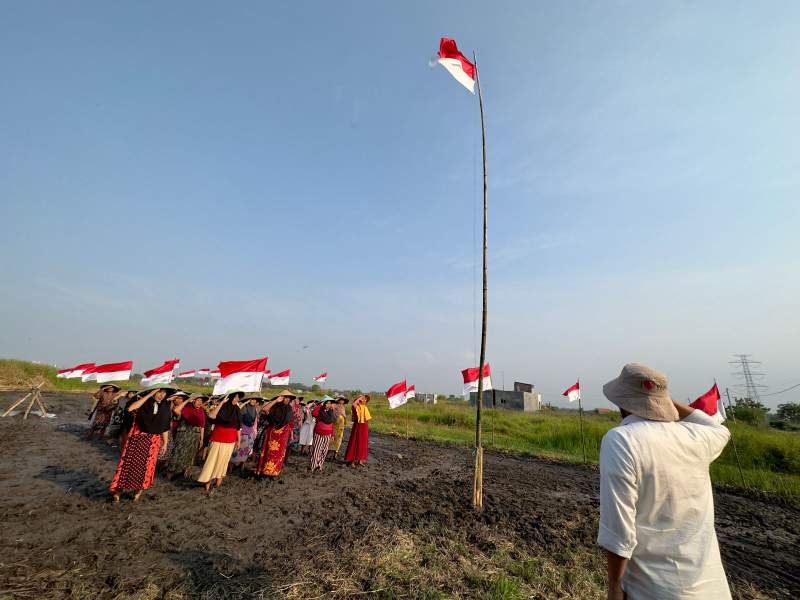 Langkah Unik Mas Dion, Peringati HUT Kemerdekaan RI ke – 78 Bersama Petani