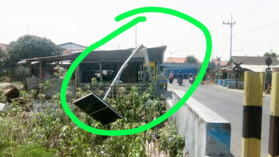 Satu Tahun LPJU Tenaga Surya di Kel.Warujayeng Tanjunganom Nganjuk Tumbang, Warga: Butuh Penanganan