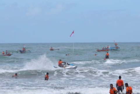 HUT RI Ke-78: Rescue mandiri Indonesia Upacara Kemerdekaan di Laut Gunungkidul, Sukses Meski Gelombang 3,5 Meter