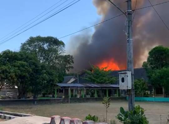 Gedung Bekas Gudang Tembakau di Prambanan Sleman di Lalap si-Jago Merah
