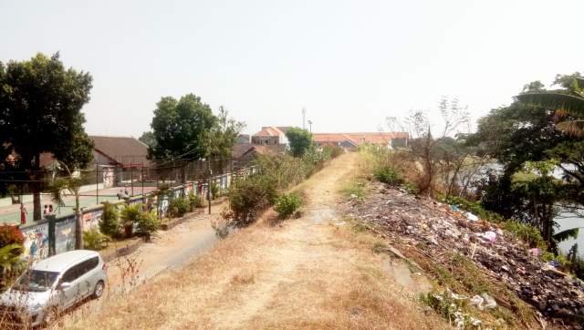 Sampah Liar dI Depan SMPN I Kertosono Nganjuk di Keluhkan, Tokoh Masyarakat: DLH Segera Bertindak