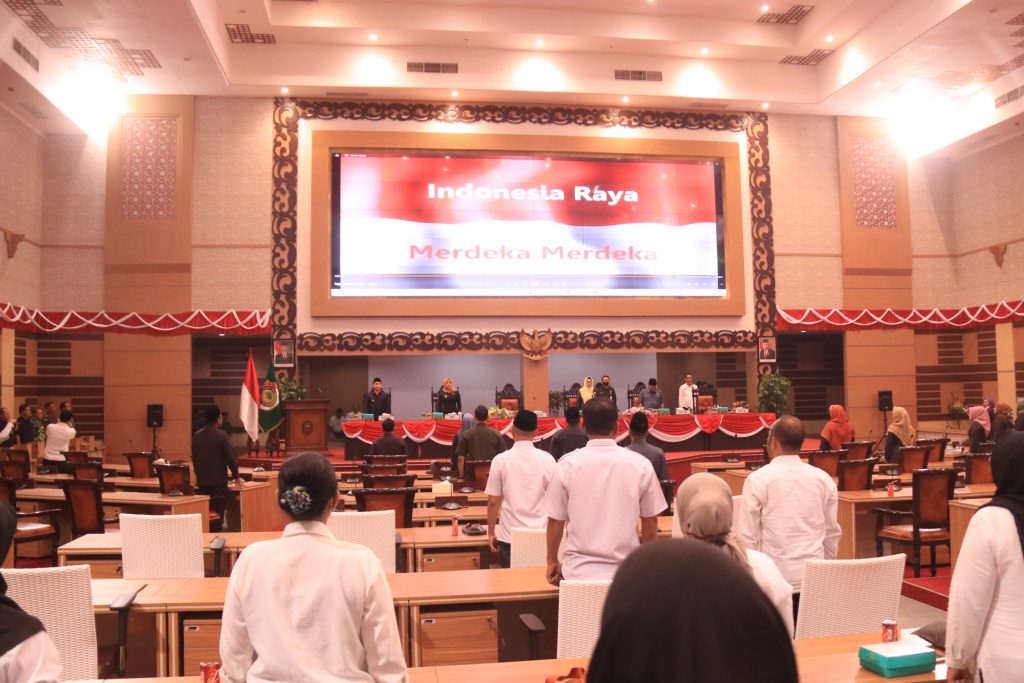 DPRD Gelar Paripurna, Bupati Mojokerto Sampaikan Jawaban Atas Pandangan Fraksi Terhadap Rancangan Perubahan APBD 2023