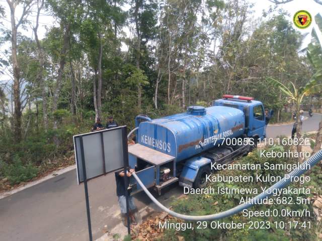 Dilanda Kekringan, Rescue Mandiri Indonesia Salurkan Air Bersih di Banjarsari Samigaluh Kuloprogo