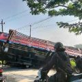 Truk Terguling di Persawahan Ngrampal Sragen, Begini Kronologinya