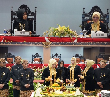 DPRD Kab.Mojokerto Peringati Hari Jadi Kabupaten Mojokerto Ke-731, Gelar Paripurna Bupati Sampaikan Sederet Prestasi