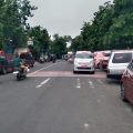 Parkir Mobil R4 Pengunjung RSD Nganjuk Meluber Hingga Badan Jalan, Bagian PR Besar Pemda Nganjuk