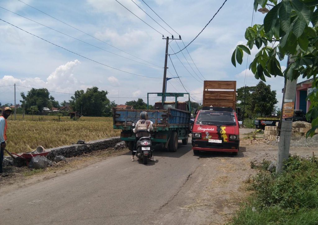 Pembangunan Proyek Talud di Tanjunganom Nganjuk, Transparansi dan Akuntabilitas DPUPR Dipertanyakan