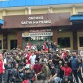 Ratusan Jurnalis Geruduk Mapolda Jatim, Desak Usut Dugaan OTT “Settingan” Yang Menimpa Amir