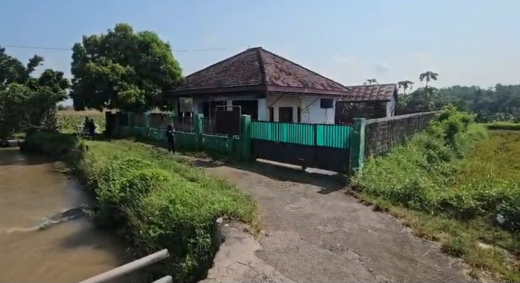 Limbah RPH Dinoyo Jatirejo Dibuang ke Saluran Irigasi, Petani Sekitar Resah