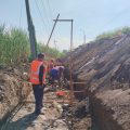 Kebut Pengerjaan betonisasi dan pelebaran jalan Modopuro-Laminggir, Kabupaten Mojokerto, Aktivitas Warga Tetap Berjalan